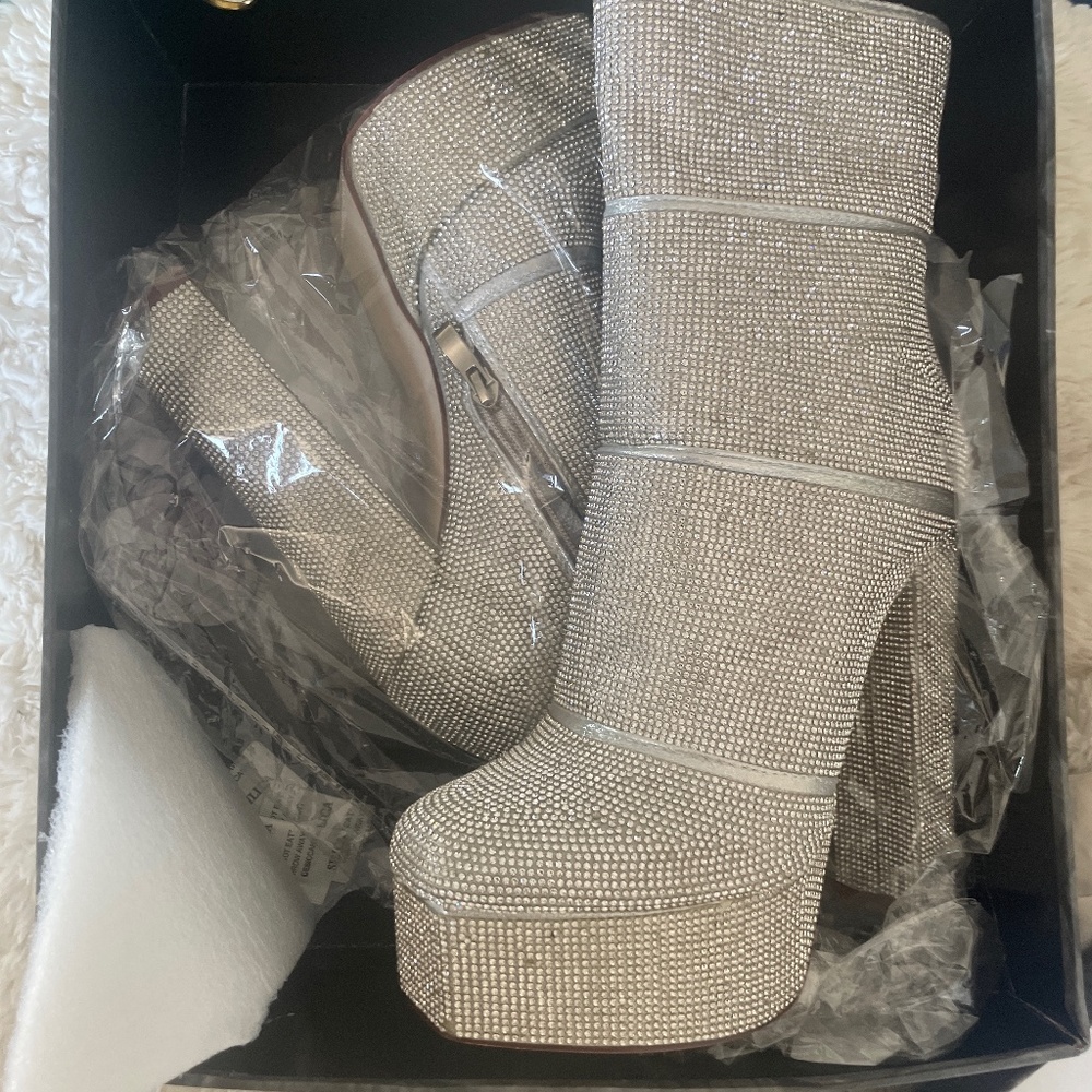 Perfect Renaissance world tour heels